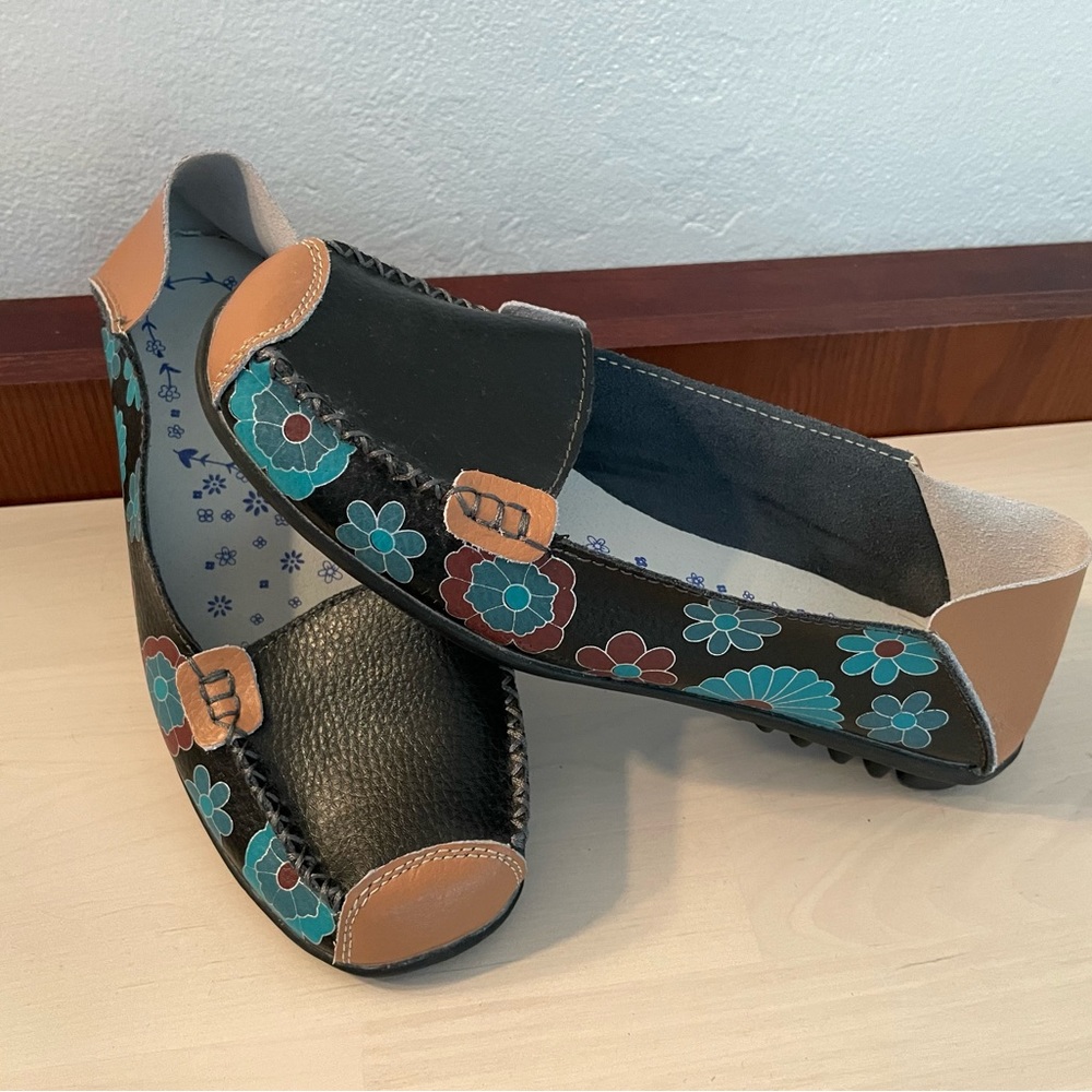Leather floral print loafers
